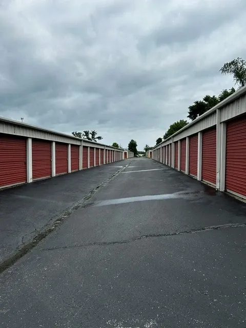 Lincoln Legacy Self Storage facility units 